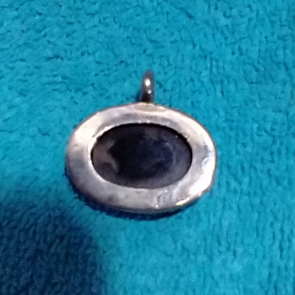 Elegant Silvertone Black Faux Onyx Pendant Necklace vintage - Picture 2 of 3